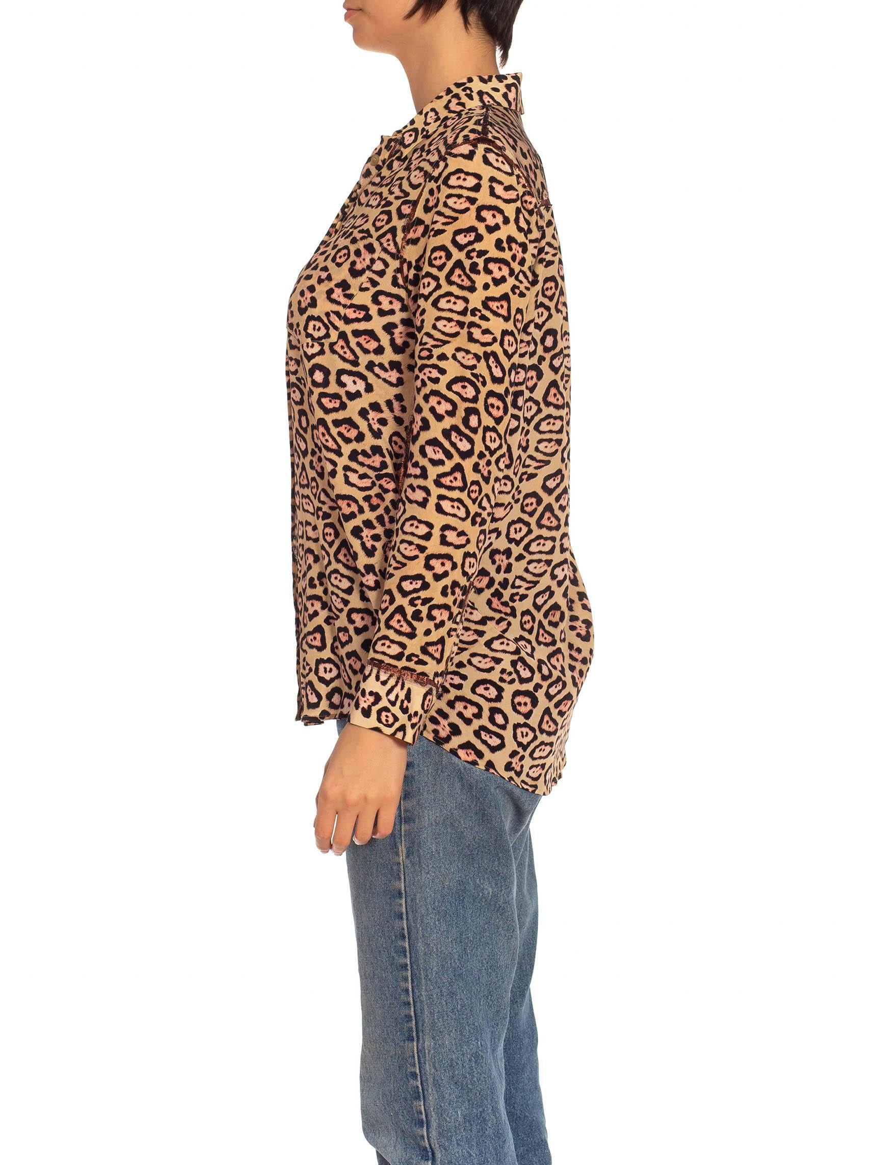 chemise GIVENCHY 2010S en soie marron et feu imprimé léopard avec passementerie métallique