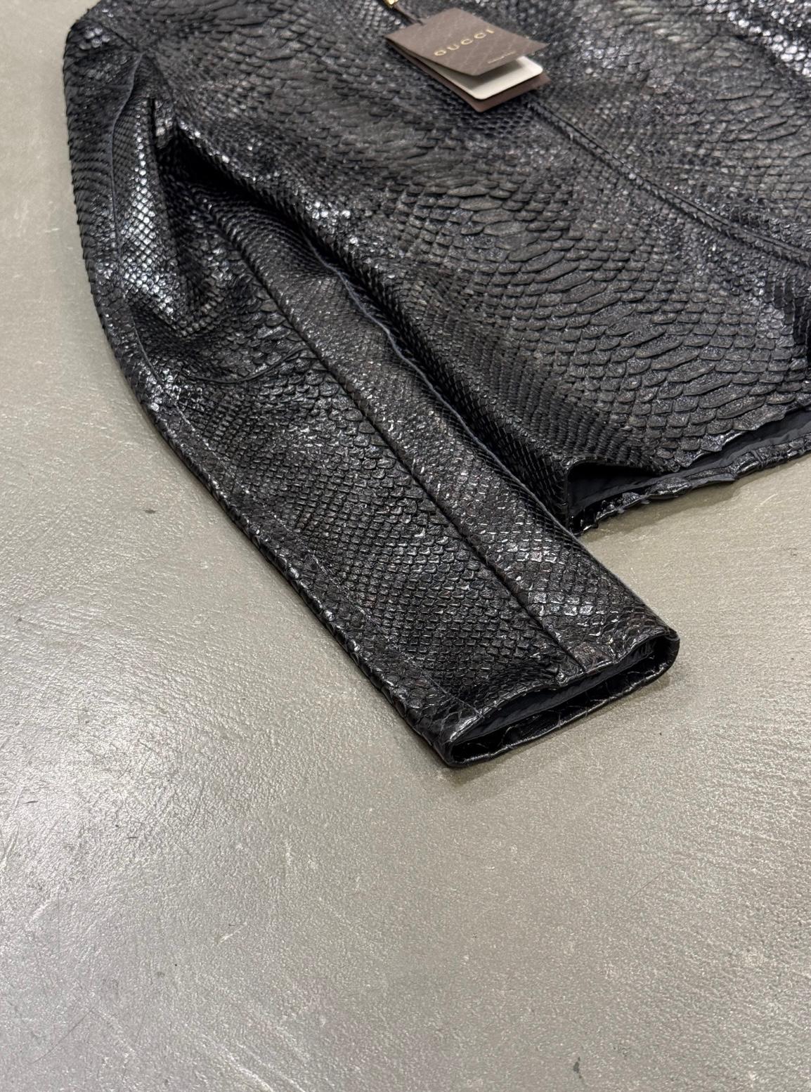 2010s Gucci veste en cuir python véritable backzip en vente 1