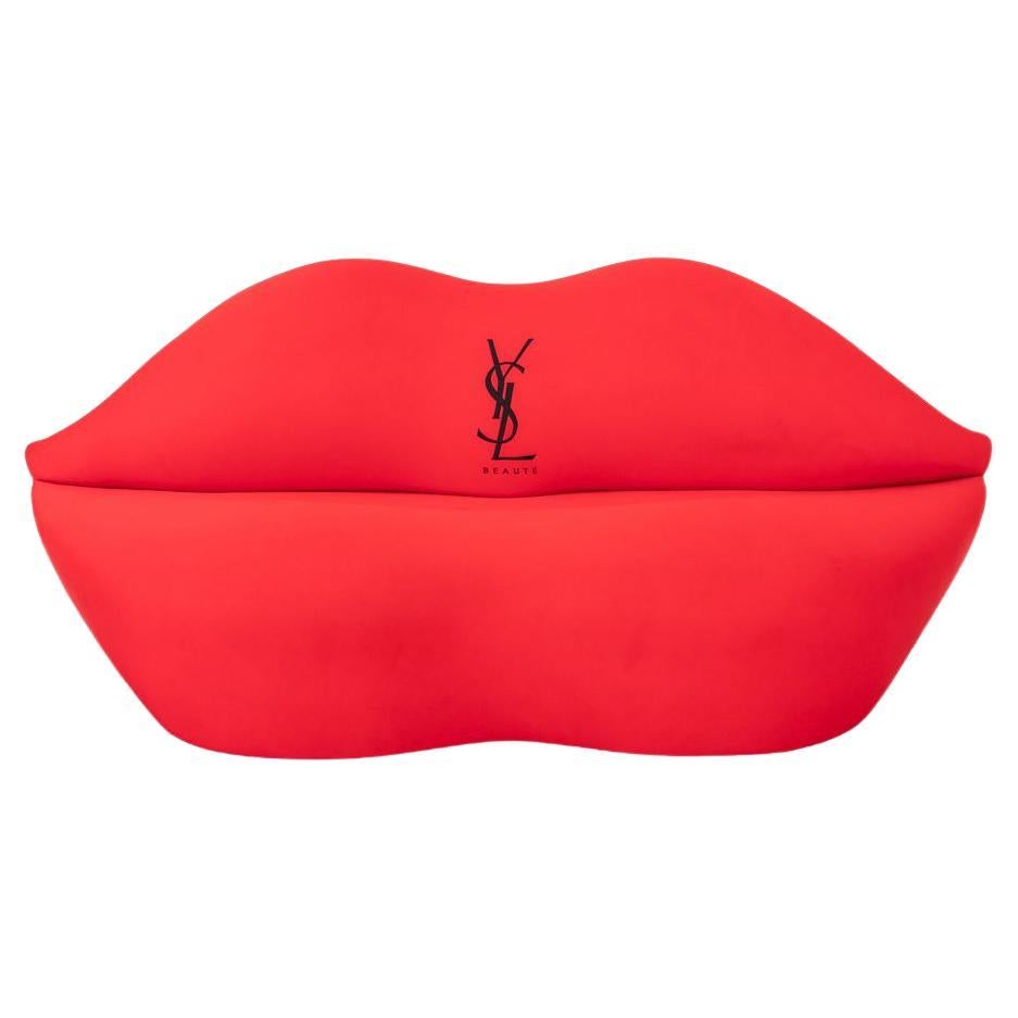 2010er Gufram Bocca Lips Sofa mit YSL Monogram in Rot im Angebot