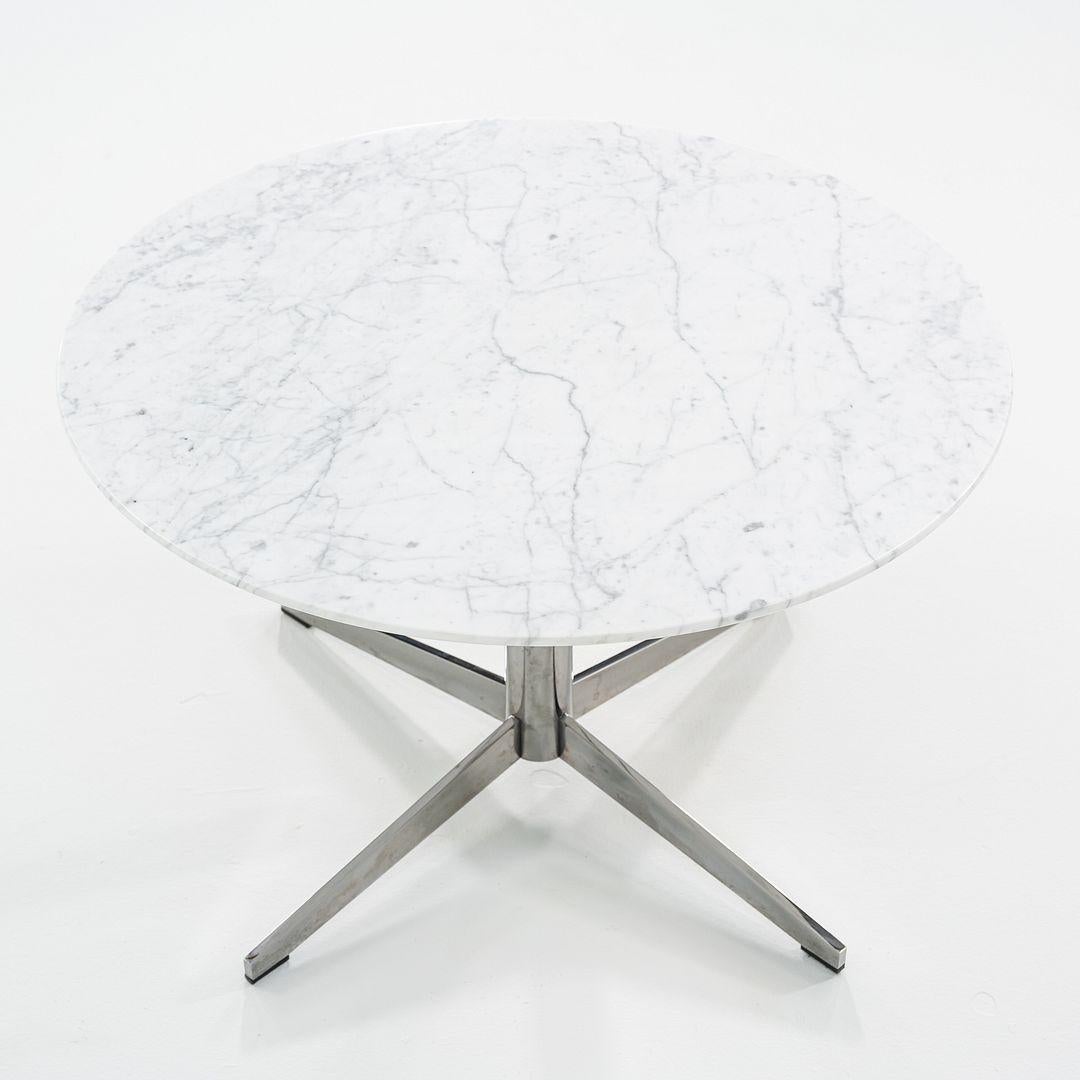 Il s'agit d'une table d'appoint ou d'extrémité Jive, conçue en 2016 par Nicolai Czumaj-Bront et Daniel Figueroa pour Haworth. La pièce a été produite à la fin des années 2010 et a été fabriquée aux États-Unis. Son design faisait partie de la