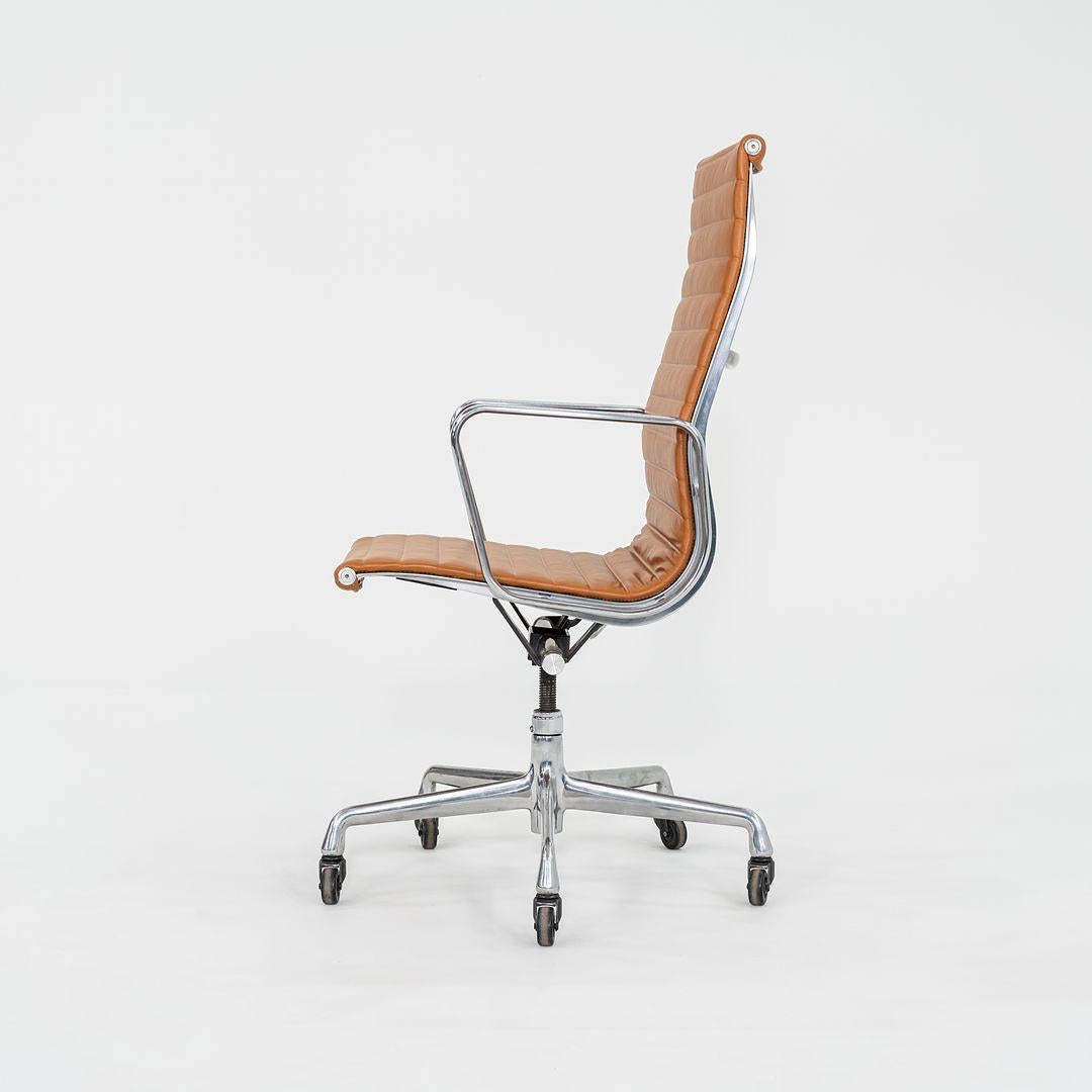 2010s Herman Miller Eames Aluminum Group Executive Desk Chair in Caramel Leather In Excellent Condition For Sale In Philadelphia, PA