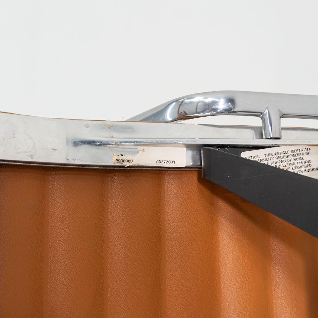 Chaise de bureau de groupe en aluminium Herman Miller des années 2010 en cuir cognac 4