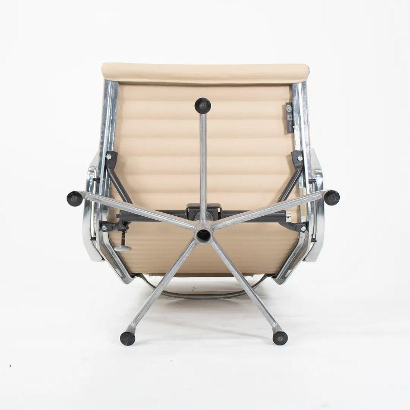 2010s Herman Miller Aluminum Group Lounge Chair and Ottoman Tan Leather (chaise longue et pouf en aluminium) en vente 3