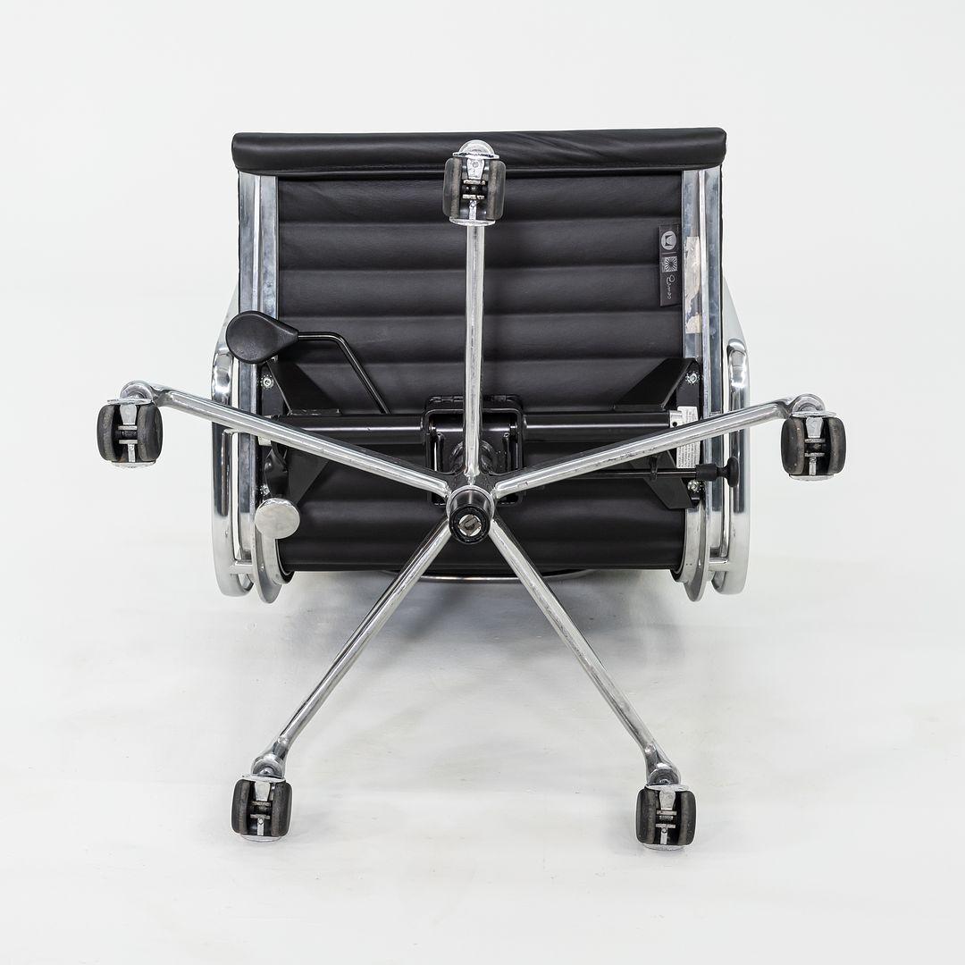 2010s Herman Miller Eames Aluminum Group Management Desk Chair in Black 3x Avail For Sale 5