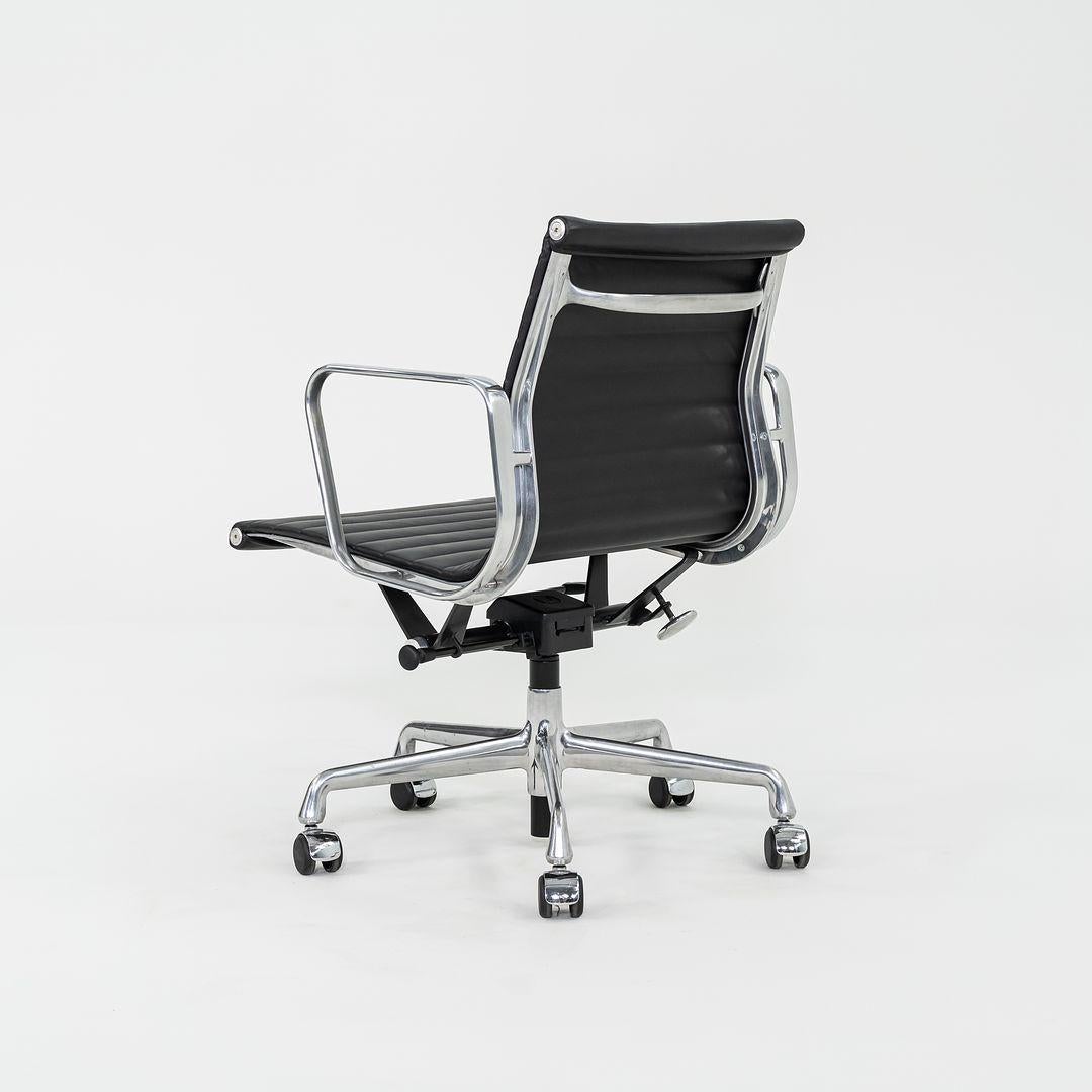 Modern 2010s Herman Miller Eames Aluminum Group Management Desk Chair in Black 3x Avail For Sale