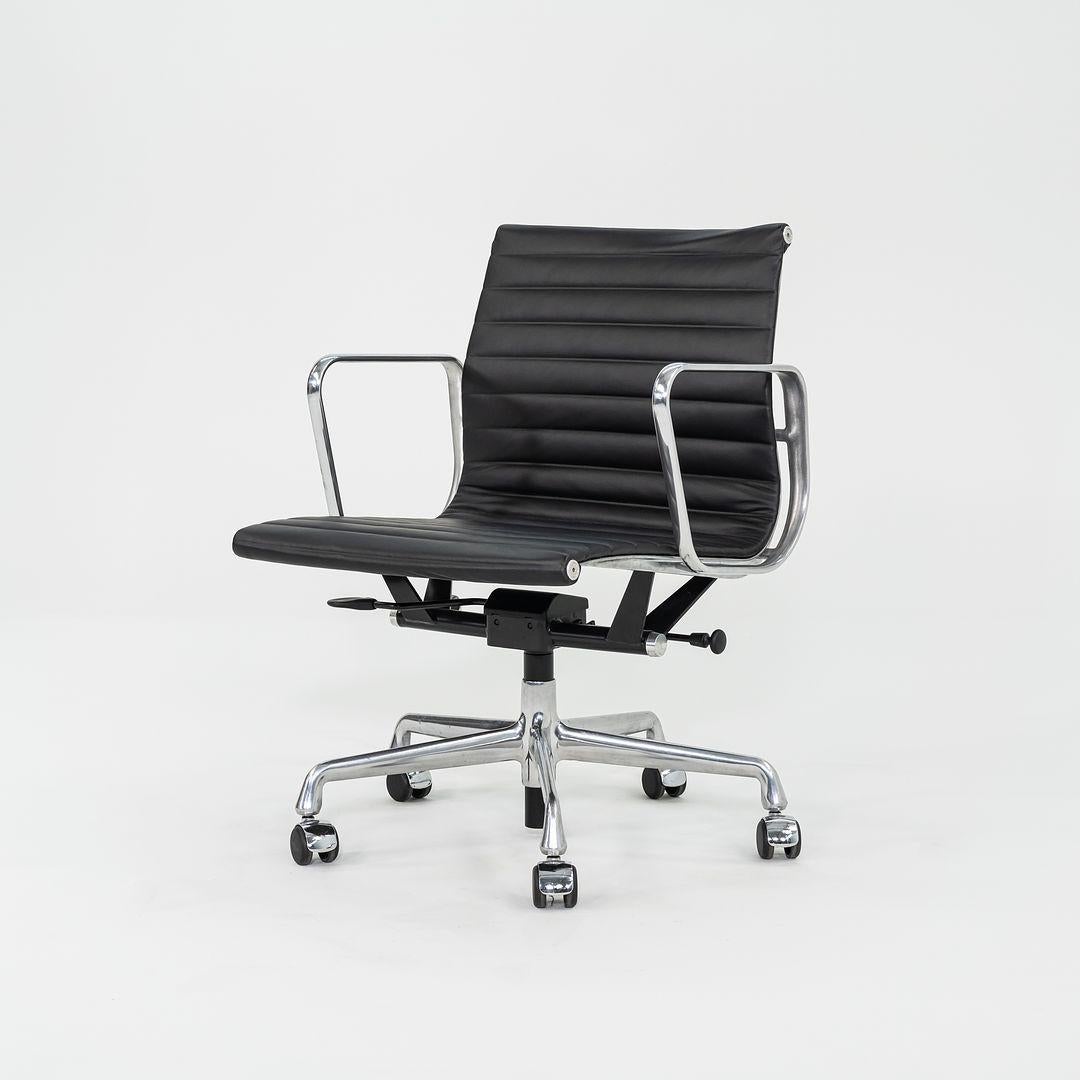 2010s Herman Miller Eames Aluminum Group Management Desk Chair in Black 3x Avail For Sale 1