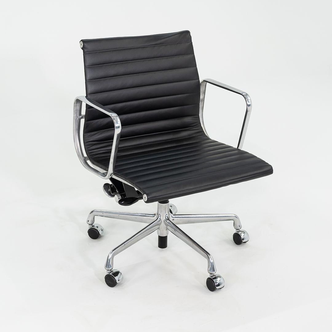 2010s Herman Miller Eames Aluminum Group Management Desk Chair in Black 3x Avail For Sale 2