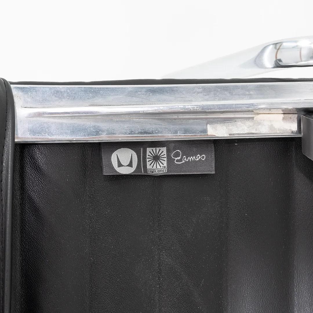 2010s Herman Miller Eames Aluminum Group Management Desk Chair in Black Leather For Sale 6