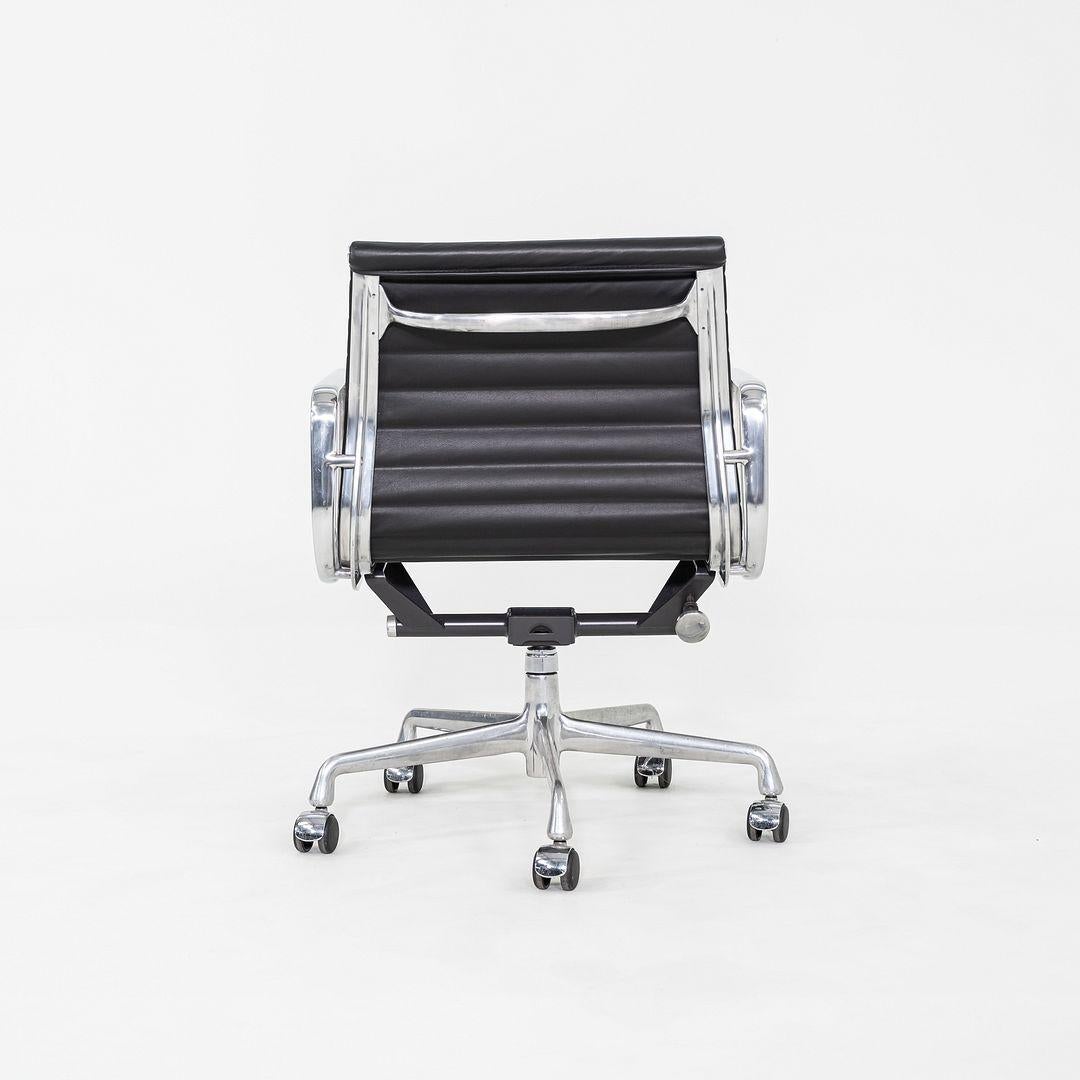 Contemporary 2010s Herman Miller Eames Aluminum Group Management Desk Chair in Black Leather For Sale