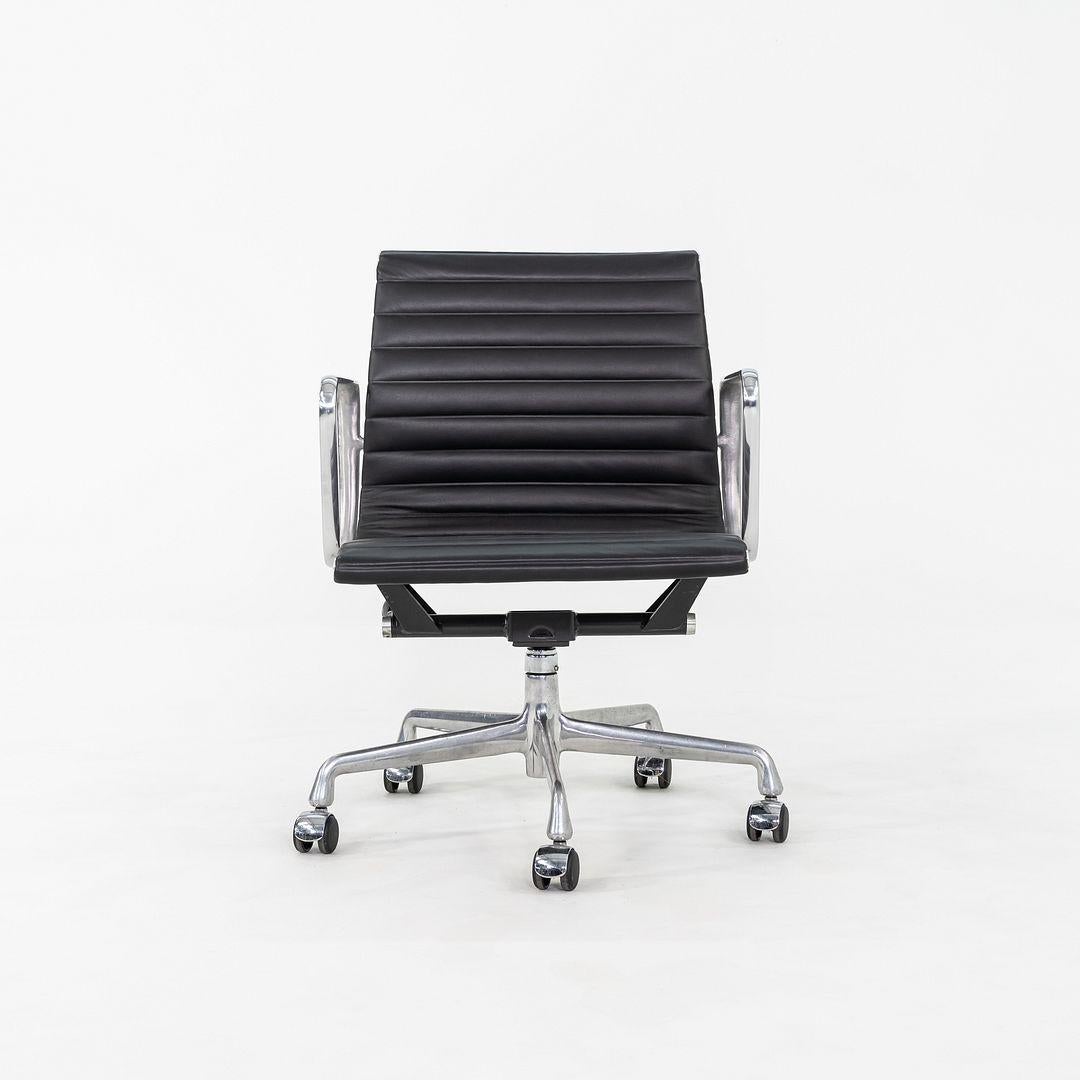 2010s Herman Miller Eames Aluminum Group Management Desk Chair in Black Leather For Sale 2