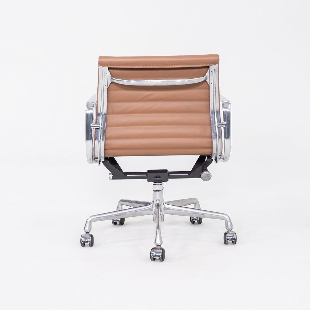 2010s Herman Miller Eames Aluminum Group Management Desk Chair in Brown Leather For Sale 2