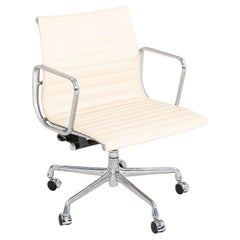 2010s Herman Miller Eames Aluminum Group Management Desk Chair in Cream