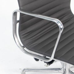 2010s Herman Miller Eames Aluminum Group Management Desk Chair in Gray Leather