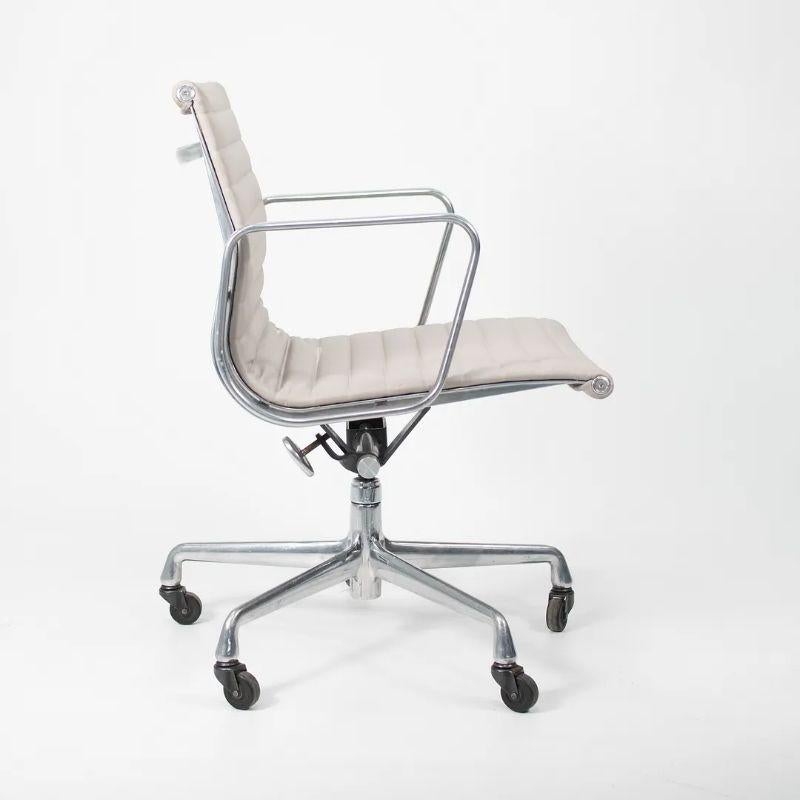 American 2010s Herman Miller Eames Aluminum Group Management Desk Chair in Gray Leather