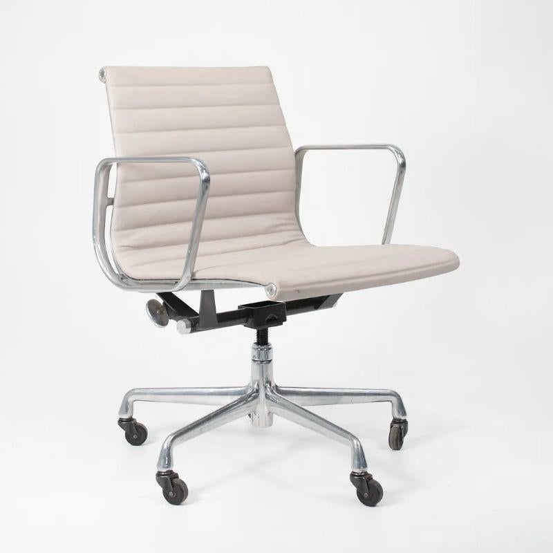 Contemporary 2010s Herman Miller Eames Aluminum Group Management Desk Chair in Gray Leather