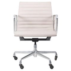 2010s Herman Miller Eames Aluminum Group Management Desk Chair in Gray Leather