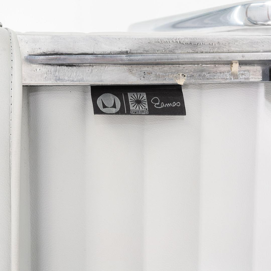 2010er Herman Miller Eames Aluminium Gruppe Management Schreibtischstuhl in Grau Naugahyde im Angebot 6
