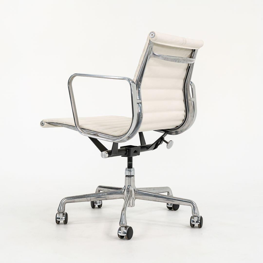 Modern 2010s Herman Miller Eames Aluminum Group Management Desk Chair in Ivory Leather