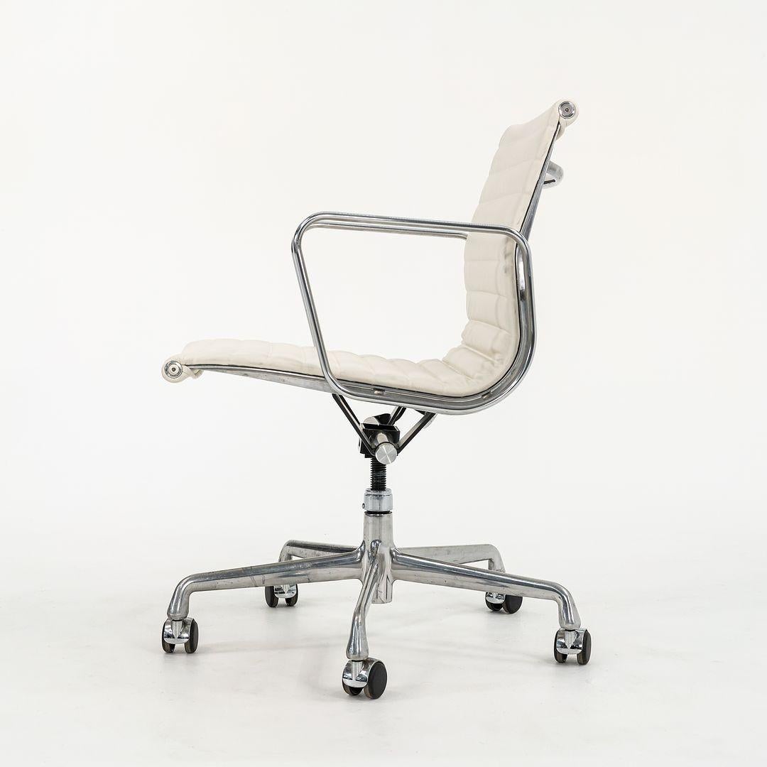 American 2010s Herman Miller Eames Aluminum Group Management Desk Chair in Ivory Leather