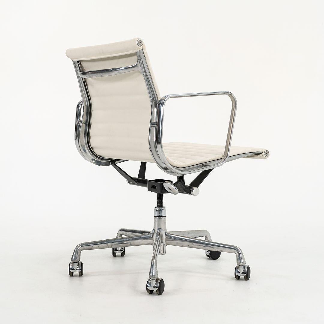 2010s Herman Miller Eames Aluminum Group Management Desk Chair in Ivory Leather 2
