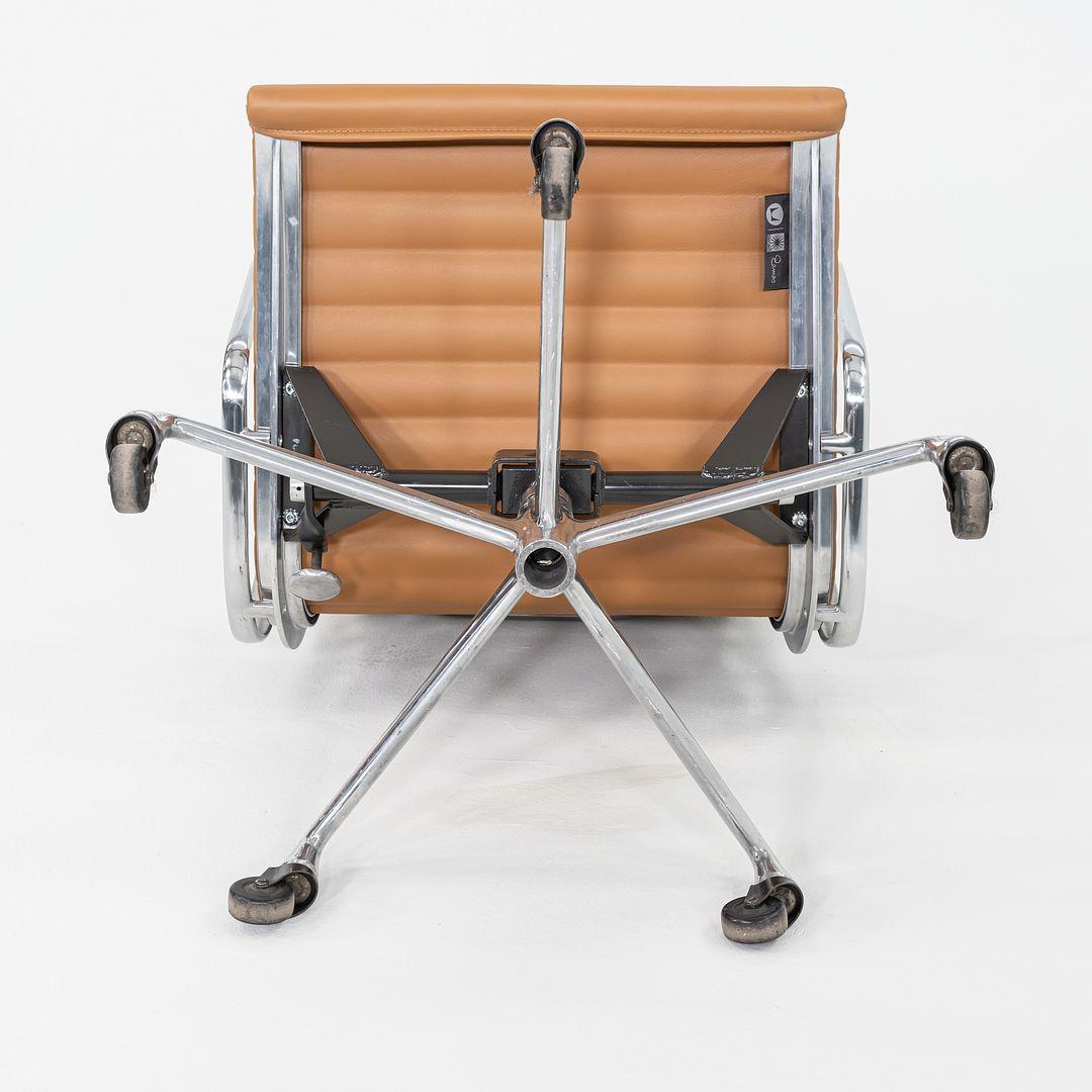 2010er Herman Miller Eames Aluminium Gruppe Management Schreibtischstuhl in Leder (amerikanisch) im Angebot