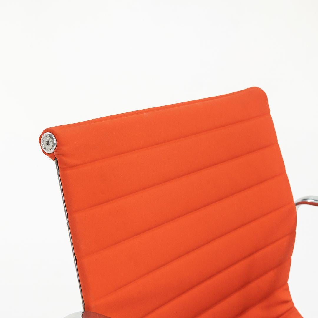 2010s Herman Miller Eames Aluminum Group Management Desk Chair in Leatherette For Sale 5