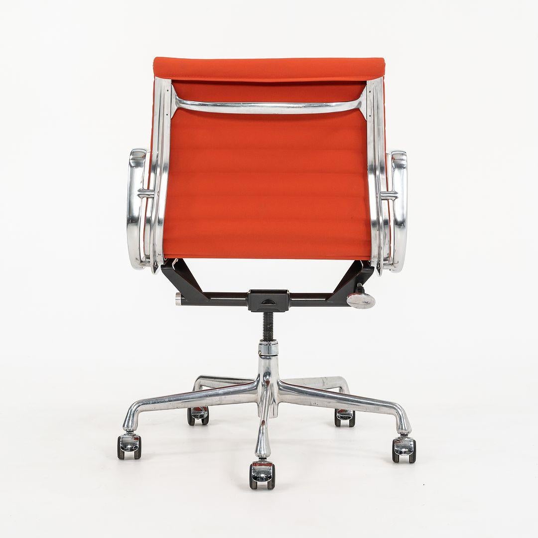 Contemporary 2010s Herman Miller Eames Aluminum Group Management Desk Chair in Leatherette For Sale