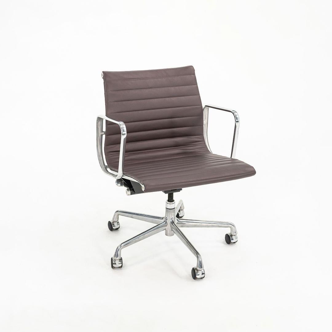 This is an Eames Aluminum Group Management Desk Chair, designed by Charles and Ray Eames for Herman Miller in 1958. This particular chair was produced in the 2010s. The design sports a solid yet lightweight aluminum frame, and is extremely