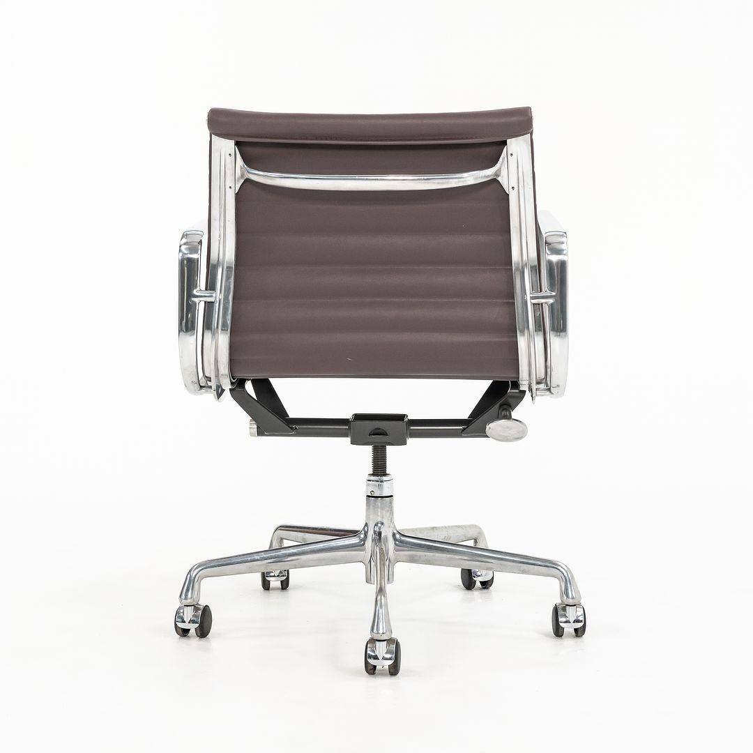 American 2010s Herman Miller Eames Aluminum Group Management Desk Chair in Purple Leather For Sale