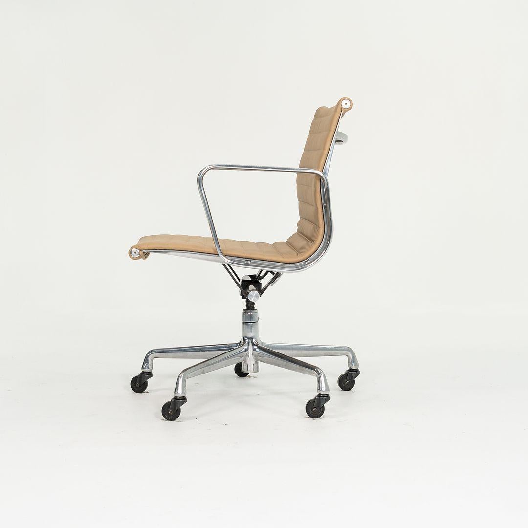 American 2010s Herman Miller Eames Aluminum Group Management Desk Chair in Tan Leather For Sale