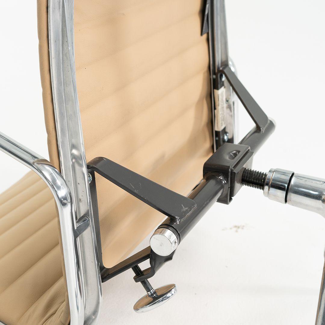 2010s Herman Miller Eames Aluminum Group Management Desk Chair in Tan Leather For Sale 1