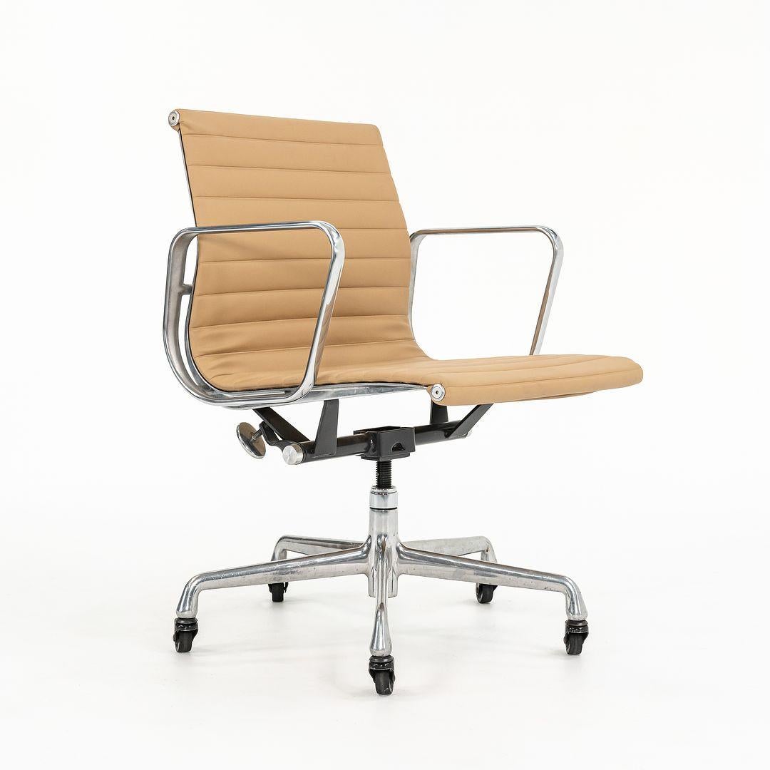 Modern 2010s Herman Miller Eames Aluminum Group Management Desk Chair in Tan Naugahyde For Sale