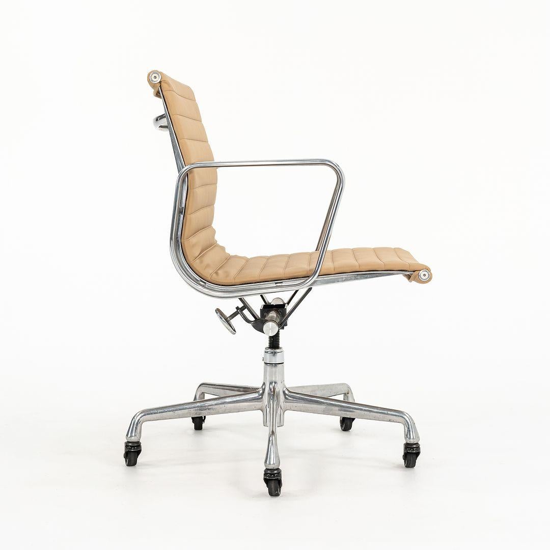 Contemporary 2010s Herman Miller Eames Aluminum Group Management Desk Chair in Tan Naugahyde For Sale