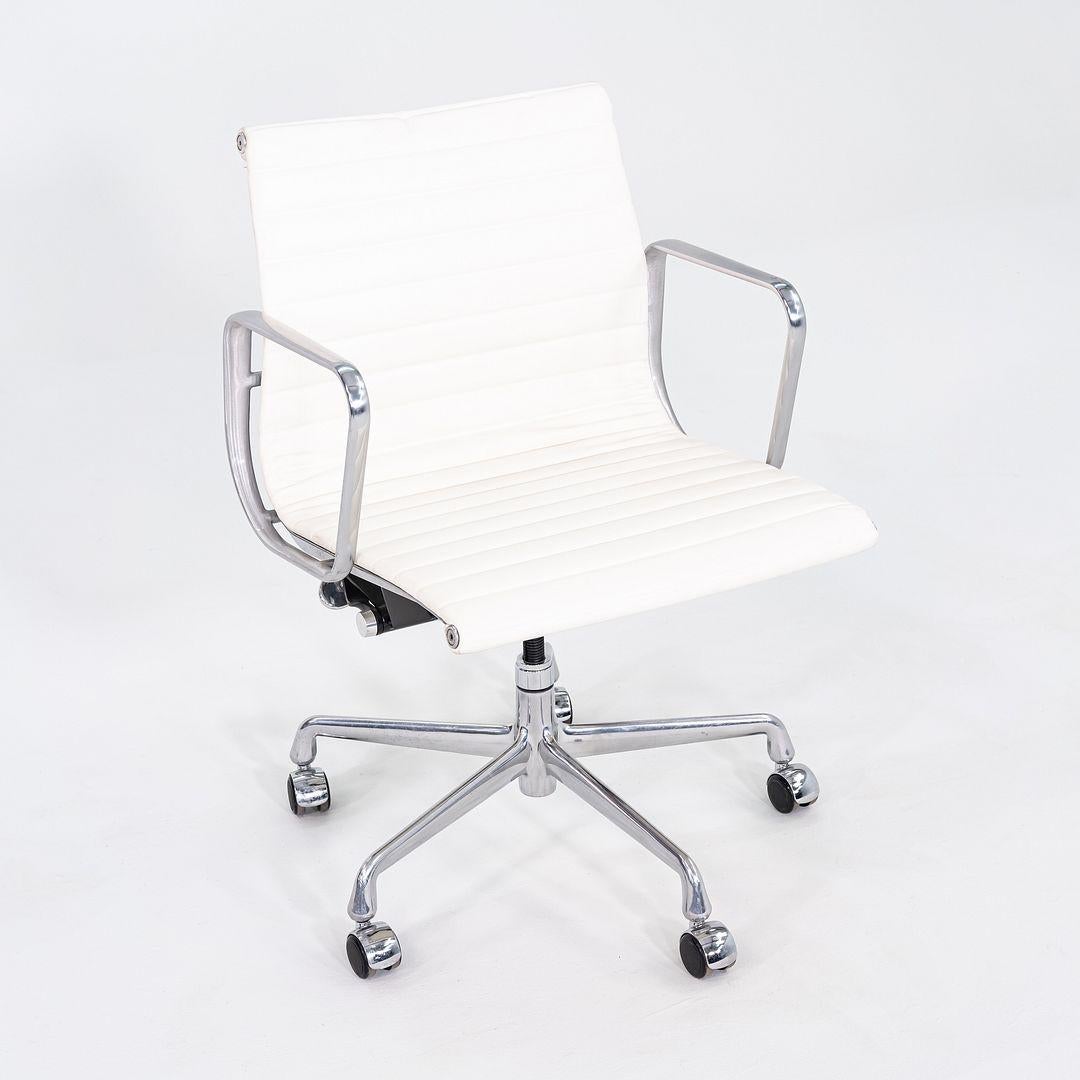 Modern 2010s Herman Miller Eames Aluminum Group Management Desk Chair in White Leather For Sale