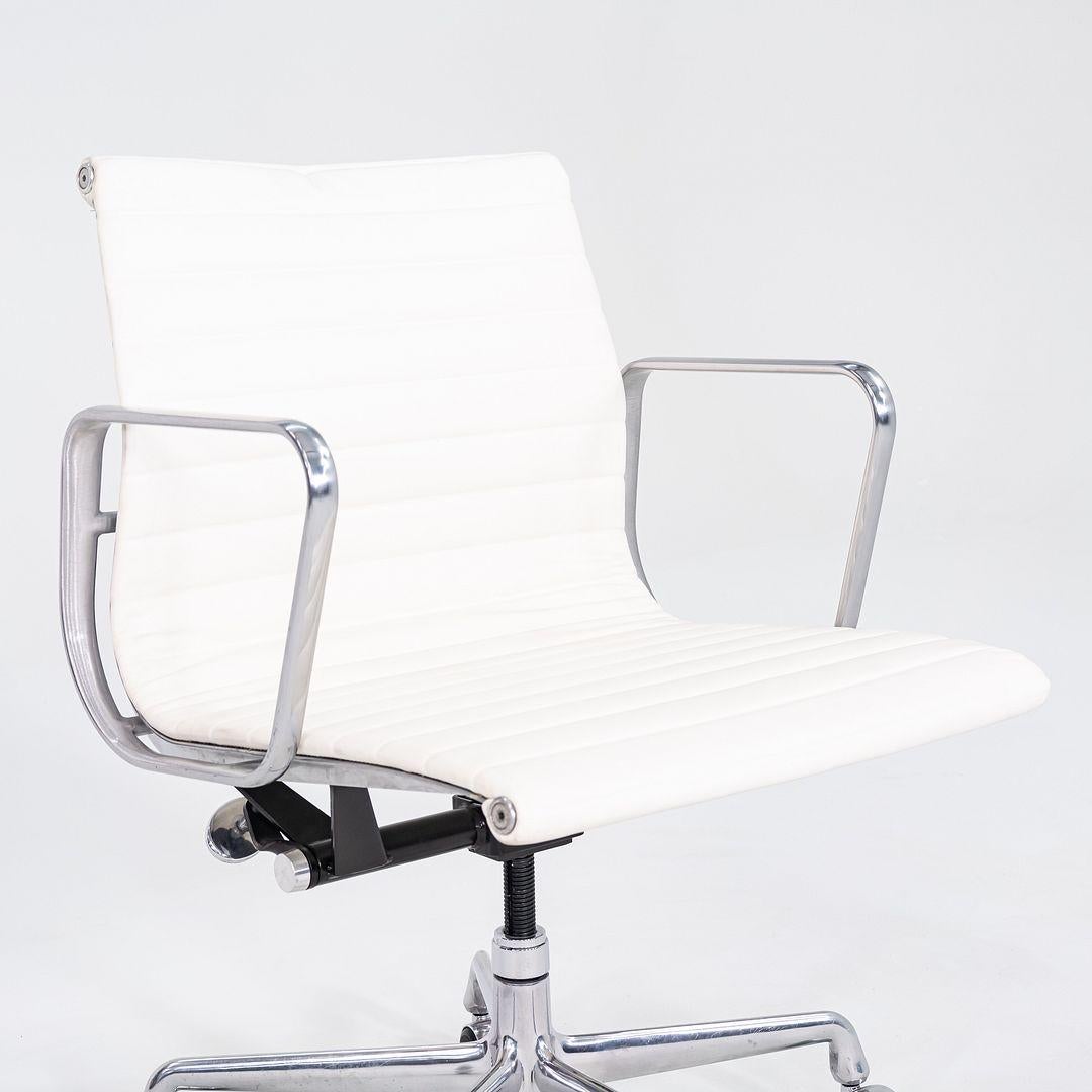 American 2010s Herman Miller Eames Aluminum Group Management Desk Chair in White Leather For Sale