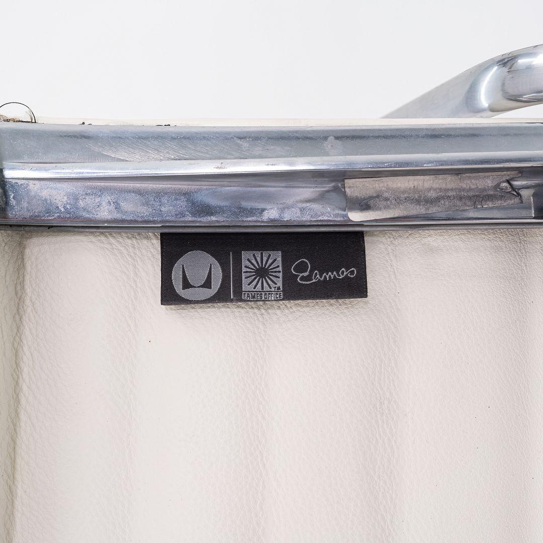 2010er Herman Miller Eames Aluminium Group Management-Schreibtischstuhl aus weißem Leder (21. Jahrhundert und zeitgenössisch) im Angebot