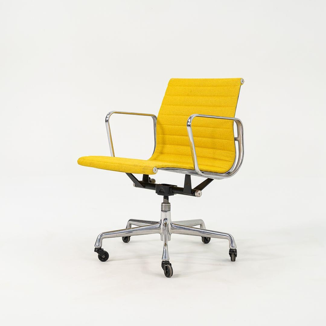 2010s Herman Miller Eames Aluminum Group Management Desk Chair in Yellow Fabric For Sale 3
