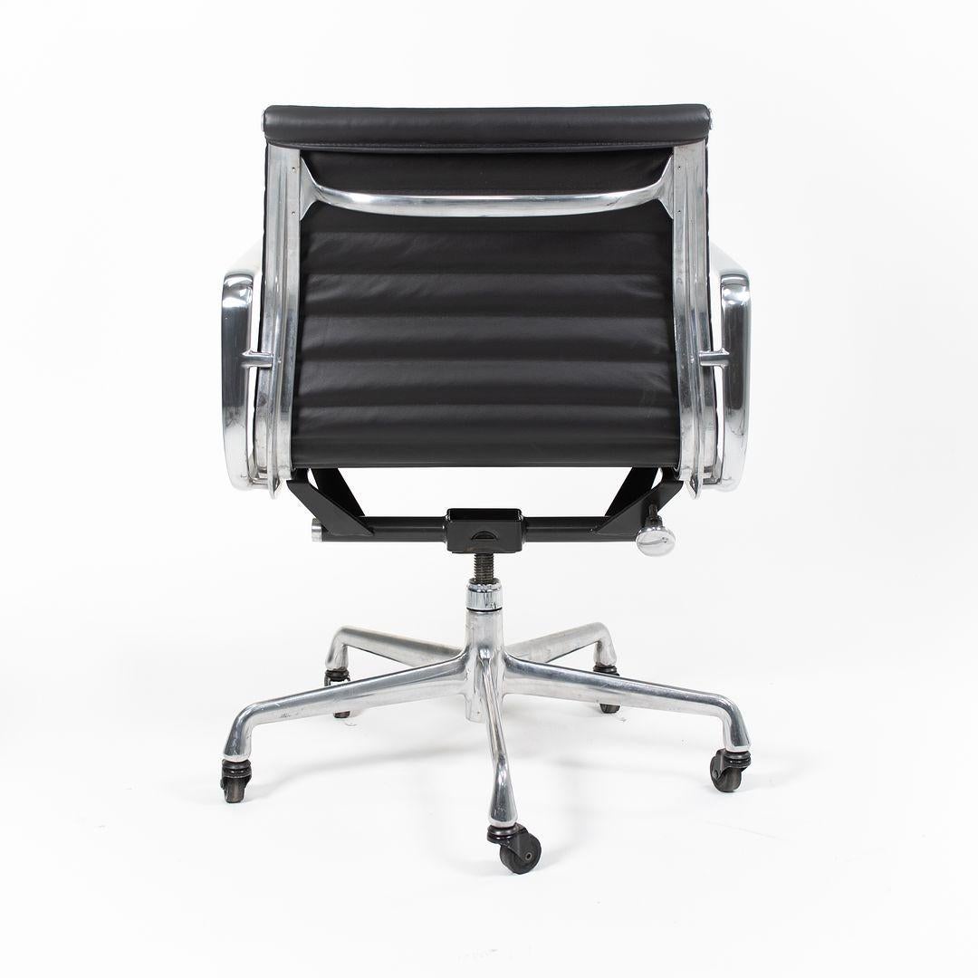 2010s Herman Miller Eames Aluminum Group Management Desk Chair Leather 6x Avail For Sale 6