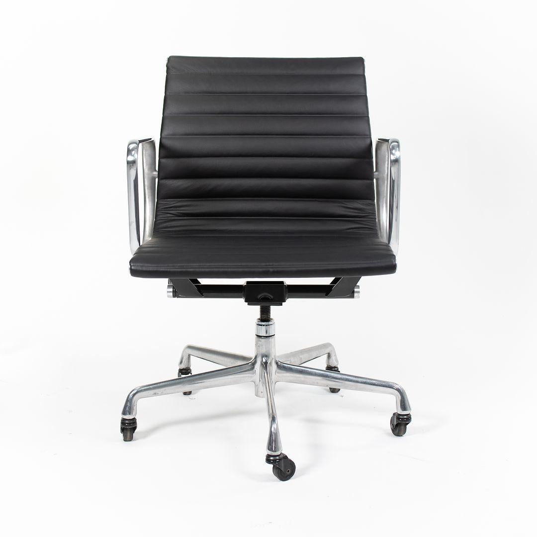 Contemporary 2010s Herman Miller Eames Aluminum Group Management Desk Chair Leather 6x Avail For Sale
