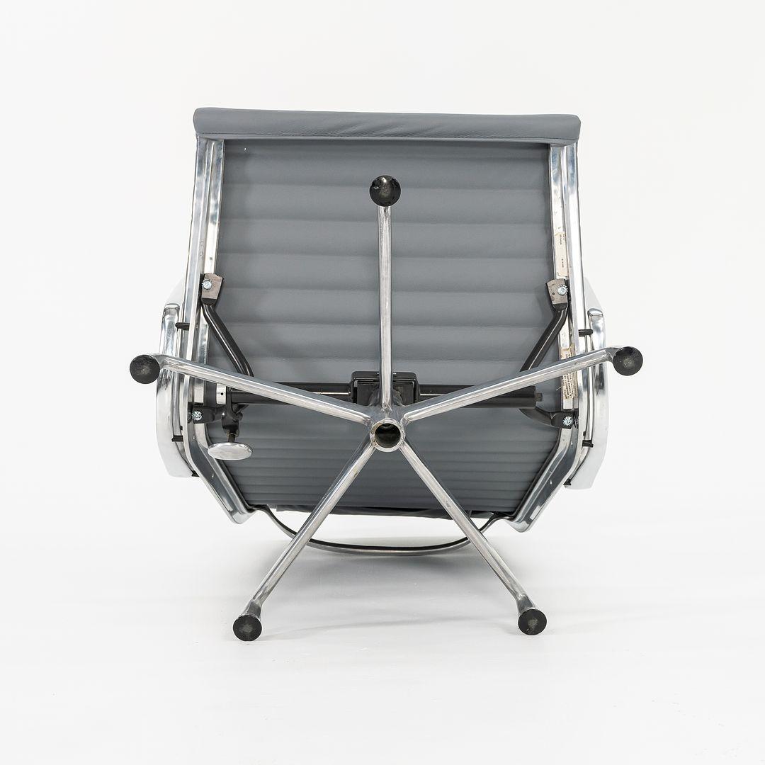 Herman Miller Eames Group Reclining Lounge Chair w/ Pillow del 2010 in alluminio in vendita 2