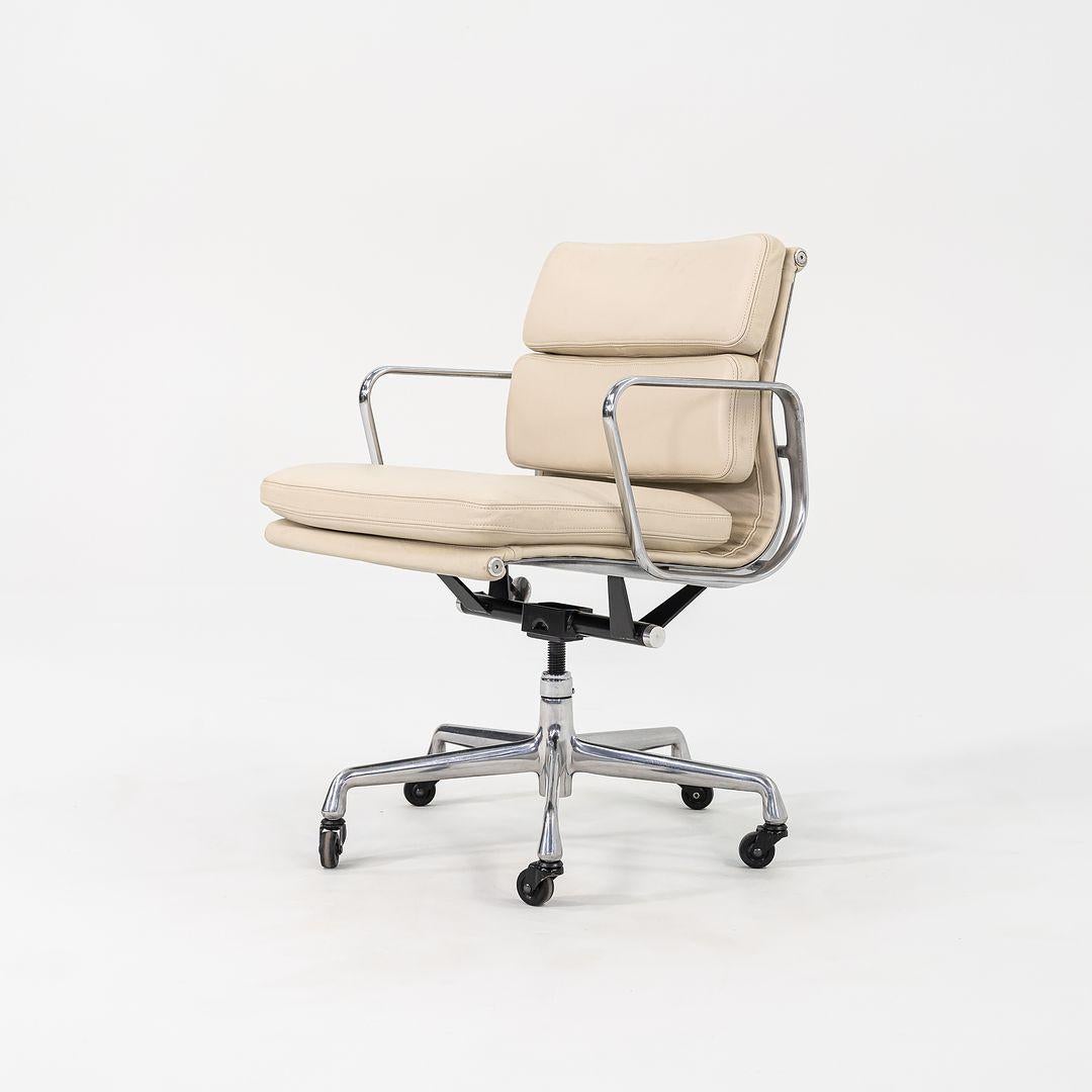 2010s Herman Miller Eames Aluminum Group Soft Pad Management Desk Chair Leather In Good Condition In Philadelphia, PA