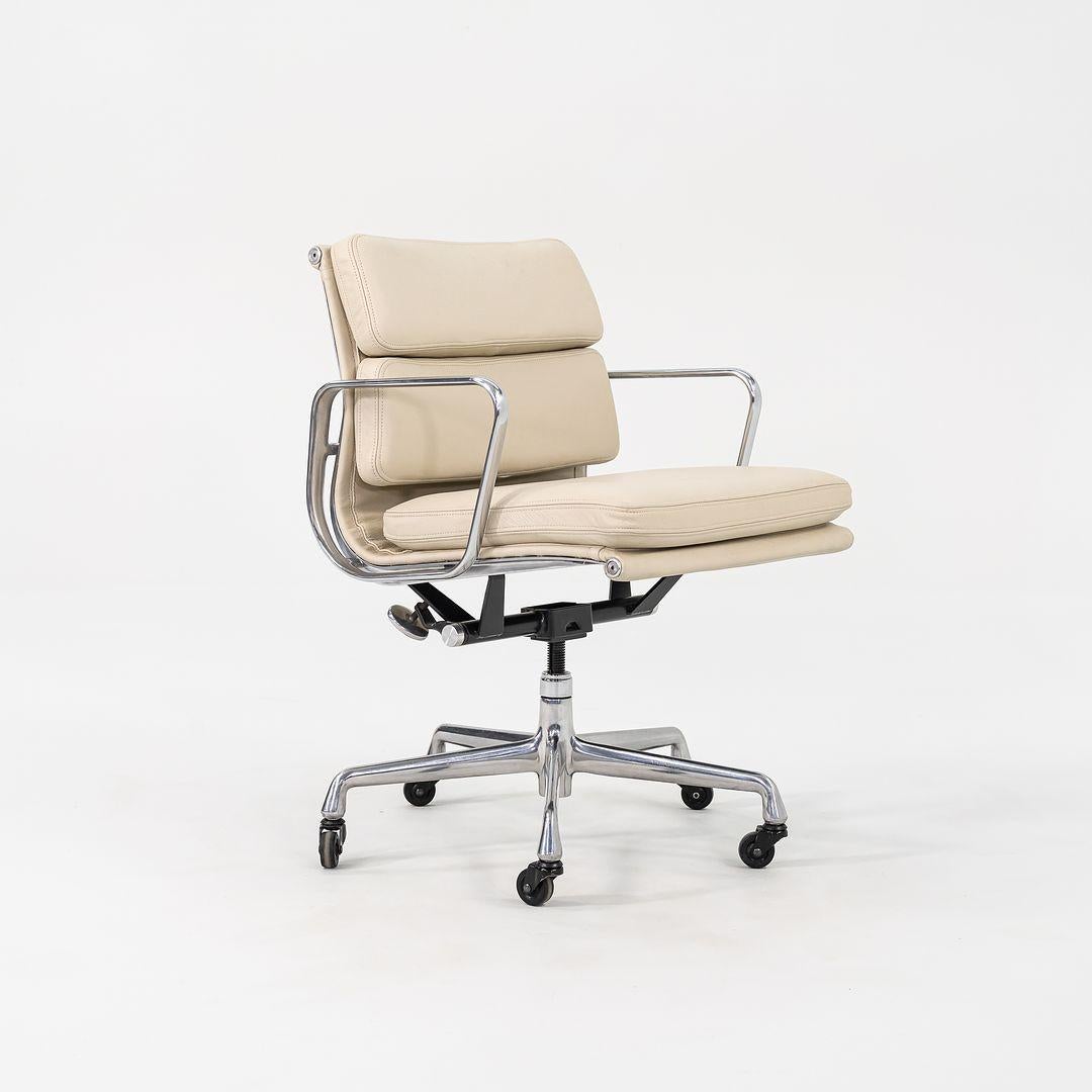 Contemporary 2010s Herman Miller Eames Aluminum Group Soft Pad Management Desk Chair Leather