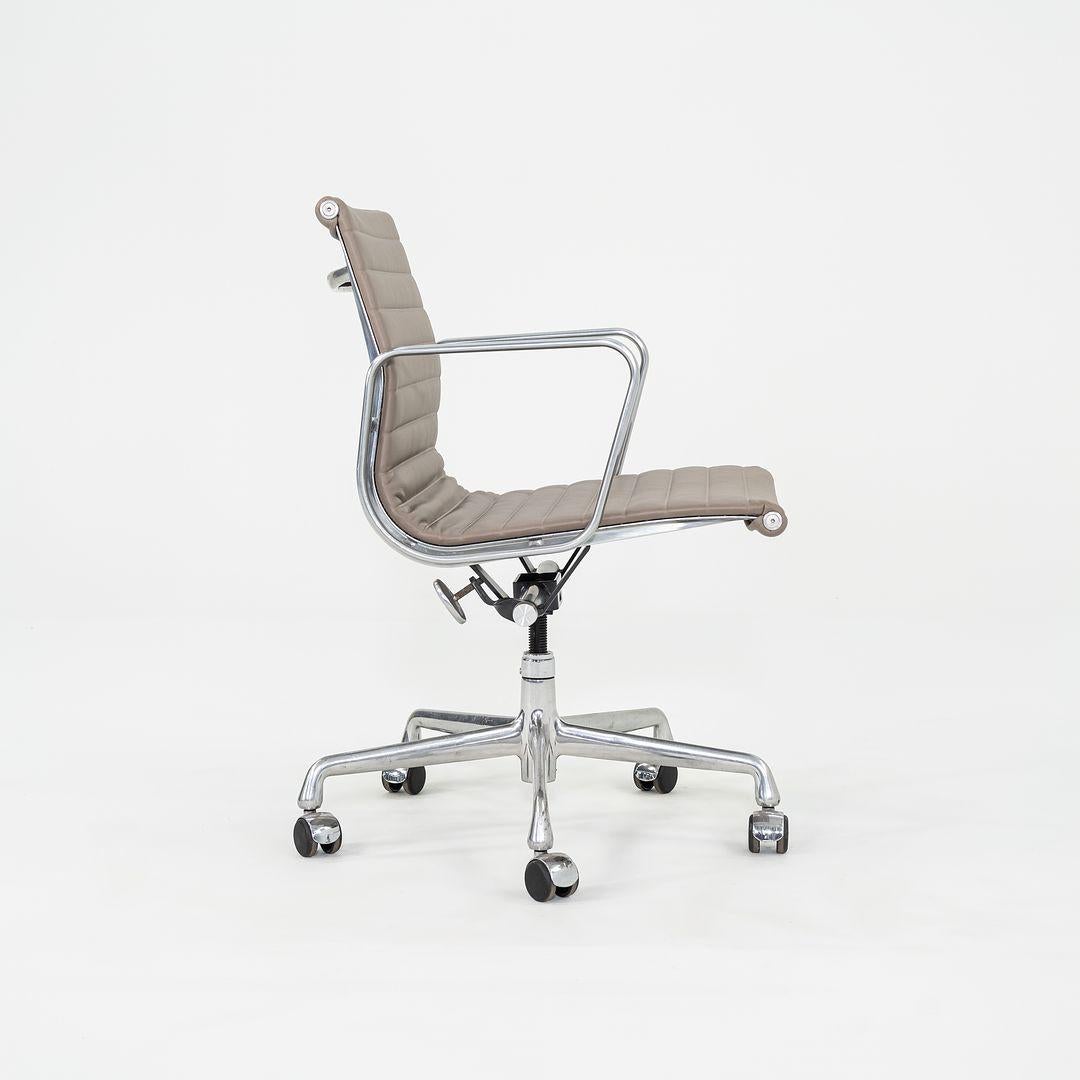2010s Herman Miller Eames Aluminum Management Desk Chair Greige w/ Manual Lift 2