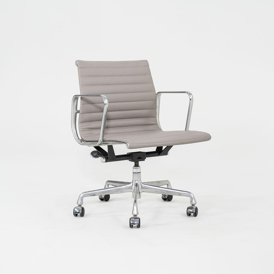 2010s Herman Miller Eames Aluminum Management Desk Chair Grey Leather 3x Avail For Sale 4