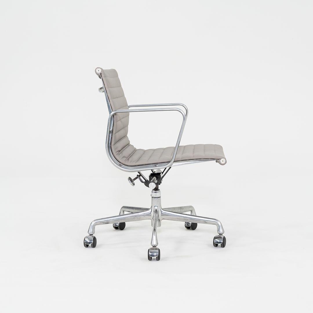 2010s Herman Miller Eames Aluminum Management Desk Chair Grey Leather 3x Avail In Excellent Condition For Sale In Philadelphia, PA