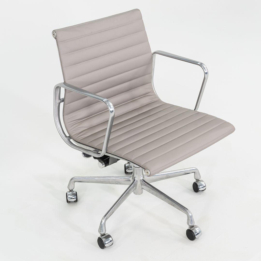 2010s Herman Miller Eames Aluminum Management Desk Chair Grey Leather 3x Avail For Sale 2