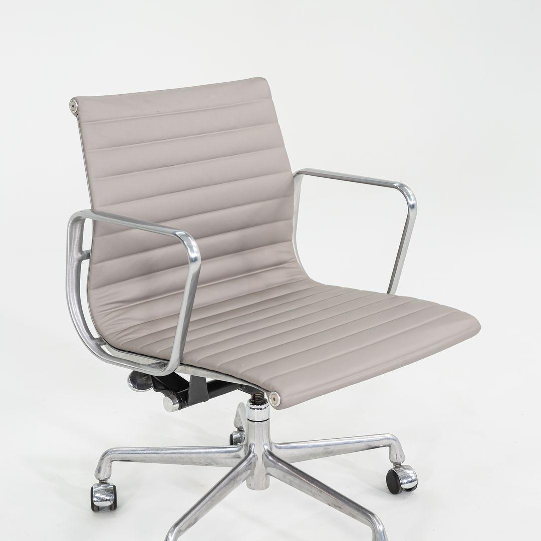 2010s Herman Miller Eames Aluminum Management Desk Chair Grey Leather 3x Avail For Sale 3