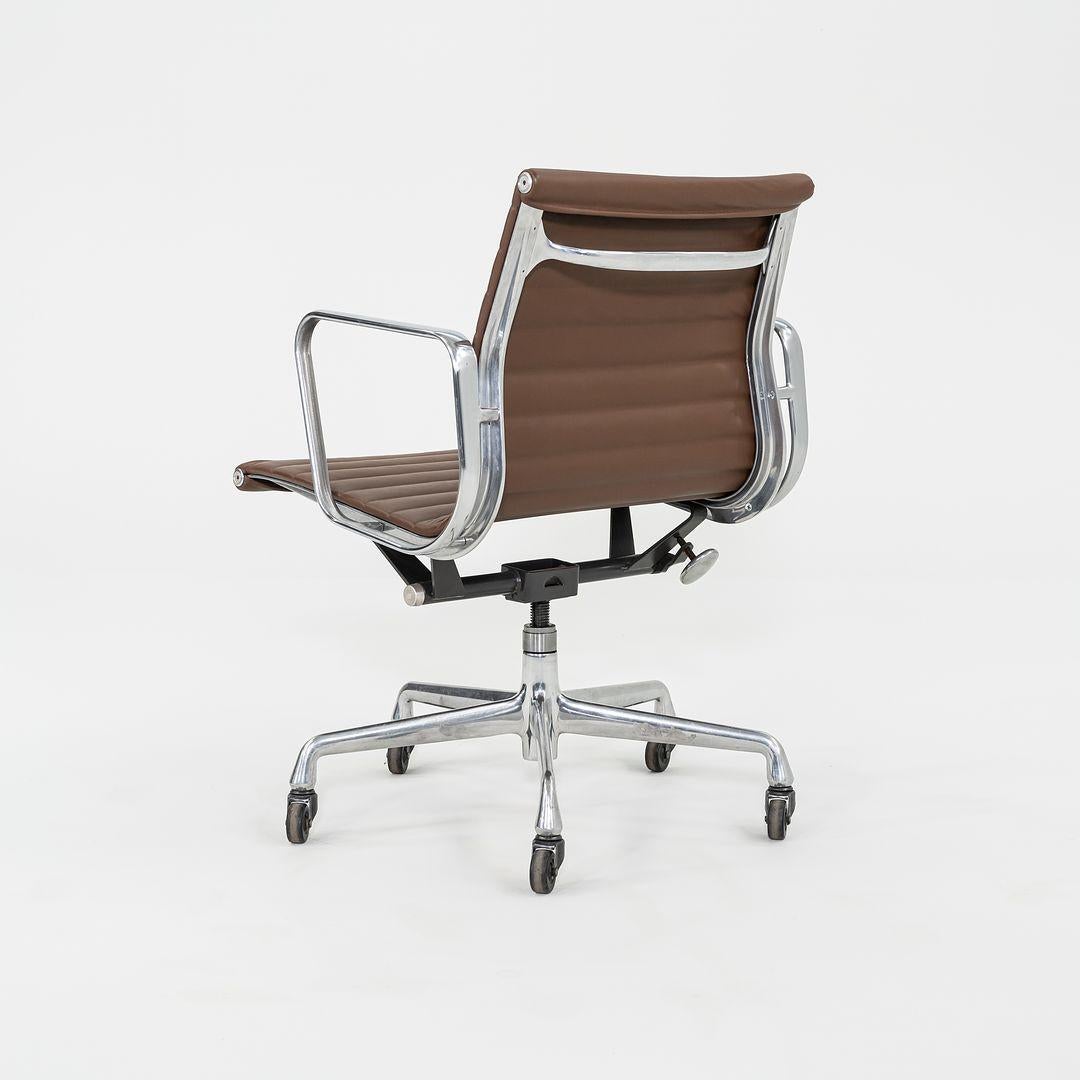 Contemporary 2010s Herman Miller Eames Aluminum Management Desk Chair in Brown w/ Manual Lift