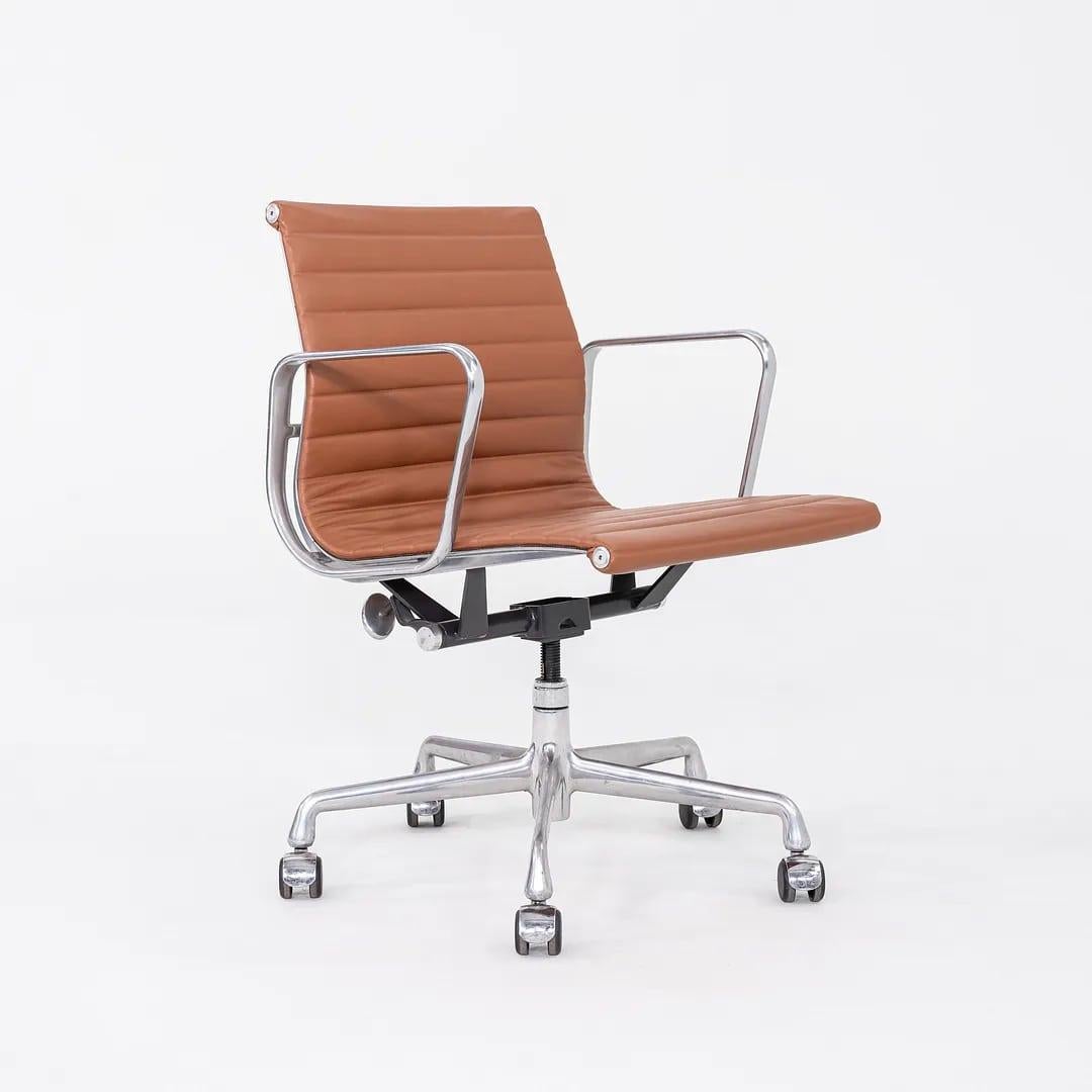 2010s Herman Miller Eames Aluminum Management Desk Chair in Cognac Leather For Sale 6