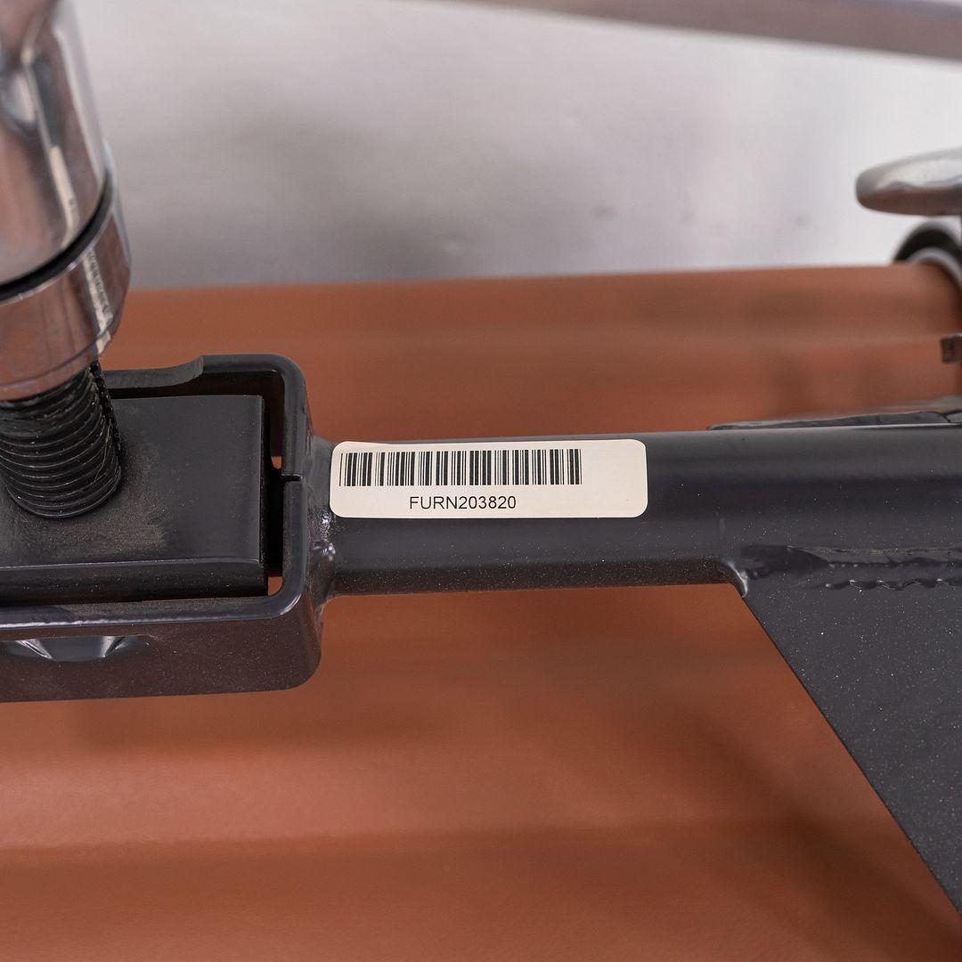 2010s Herman Miller Eames Aluminum Management Desk Chair in Cognac Leather In Excellent Condition For Sale In Philadelphia, PA